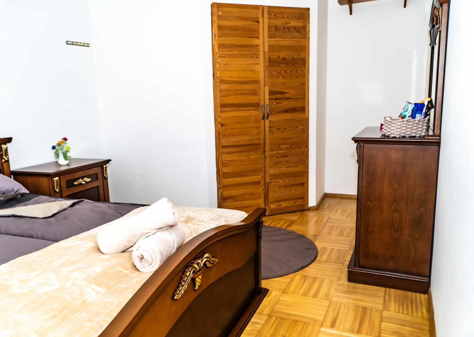 Spacious 5 Minutes To Wiener Stadthalle Apartment *